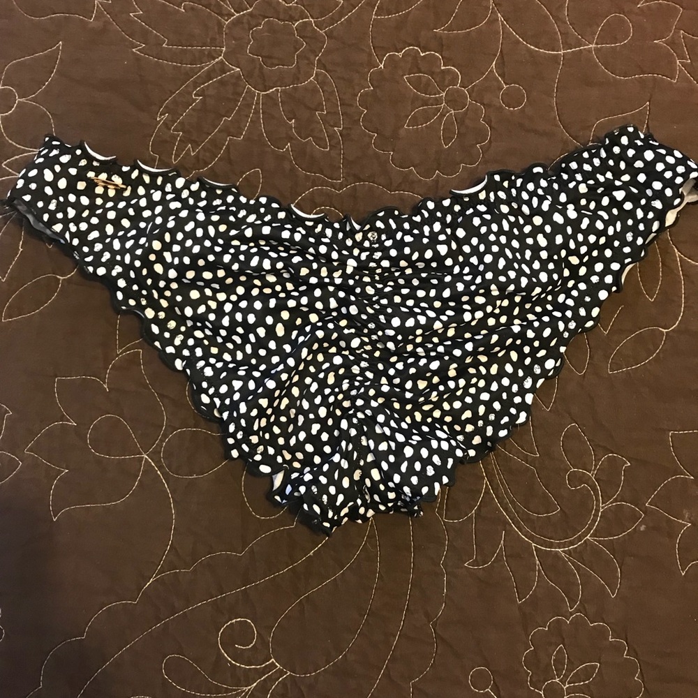 Victoria’s Secret Ruffle Cheeky Bottoms